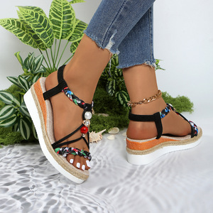 Nouvelles sandales compensées pour femme, style européen et américain, à perles, semelle épaisse, bout ouvert, style romain - Product Image 4