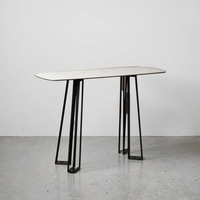 Table de console élégante de pieds en métal de concepteur moderne nordique de dessus blanc pour l'usage de salon et d'atelier