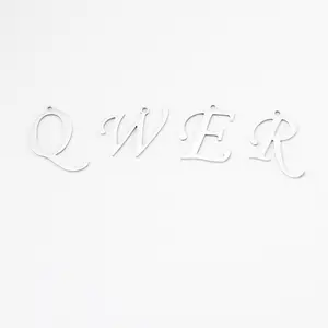Toptan ayna cilalı paslanmaz çelik mektup kolye 26 karakter İngilizce mektup kolye DIY takı charms