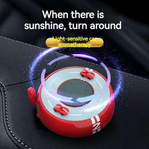 Restez frais sur la route avec le diffuseur d'arôme de voiture rouge - Product Image 4