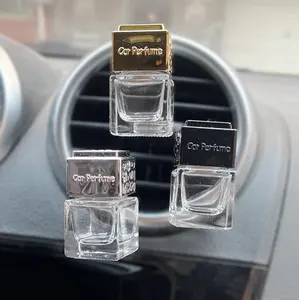 ゴールドシルバーブラックホローカバーカー香水アウトレットクリップ付き8ml空の正方形の車の香りの香りガラス瓶芳香剤
