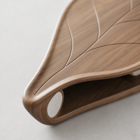 Table basse en bois au design nordique créatif en forme de feuille avec étagère ouverte pour salon moderne et appartement