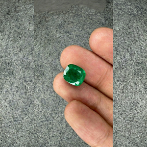 Émeraude naturelle de 3,72 carats certifiée GIA, provenant de la mine de Zambie, de forme coussin, vert vif, pierre précieuse en vrac pour bijoux de luxe sur mesure - Product Image 1