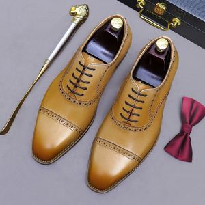 Chaussures de ville décontractées de luxe originales à bout carré, en cuir véritable de couleur claire, avec détails sculptés, à lacets, antidérapantes et respirantes - Product Image 1