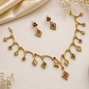 Ensemble collier et boucles d'oreilles en zircon plaqué or d'Inde du Sud de qualité supérieure, bijoux élégants et géométriques pour femmes, pour mariage, fête, festival, bijoux de créateur - Product Image 1