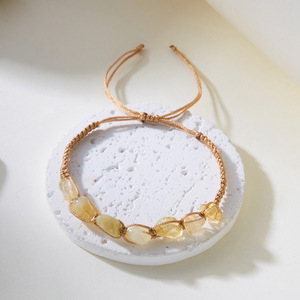 Handgemaakte kralenarmband van natuursteen, macramékoord, handgeweven sieraden - Product Image 2