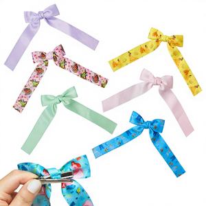 Venta al por mayor: Set de 7 lazos para el pelo con cola larga y estampado de princesa, con pinzas de cocodrilo, bonitos, para niñas de 3 años en adelante, ajuste universal. - Product Image 1