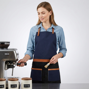 Delantal profesional de lona negra con detalles en cuero, correas ajustables, delantal de trabajo duradero para barberos, cafeterías y cocinas. - Product Image 4