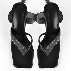 Sandalias Negras en Espiral por Encima de la Rodilla - Tacones de Aguja con Lazo y Tachuelas para Fiesta - Product Image 5