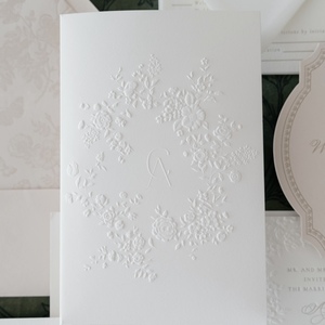 Invitación de Boda Blanca Personalizada con Impresión Digital en Vainilla, Diseño Floral en Relieve 3D, Papel Offset, Logotipo Personalizado - Product Image 3