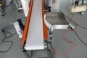 Détecteur de métaux alimentaires automatique avec sonde et convoyeur CE NG-706 - Product Image 2