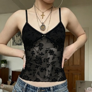 เสื้อสายเดี่ยวผ้าโปร่งลายแจ็คการ์ด คอวี สายสปาเก็ตตี้ น้ำหนักเบา ทรงเข้ารูป สไตล์วินเทจ Y2K ลำลอง ใส่ได้หลายโอกาส เสื้อฤดูร้อนสำหรับผู้หญิง - Product Image 5