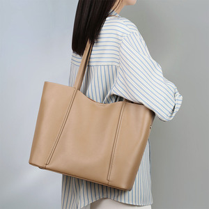 Sac fourre-tout en cuir véritable pour femmes, couleur unie, minimaliste, ouvert, pour usage quotidien, sac à bandoulière de grande capacité, sac à main pour le travail et le bureau - Product Image 2