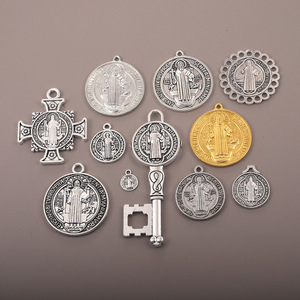 Collier pendentif croix catholique religieuse très populaire, en alliage de zinc plaqué argent antique, bijoux DIY pour mariage, fête et cadeau - Product Image 1