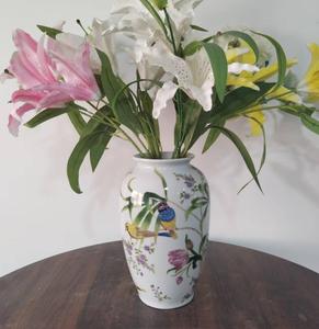 Vaso di fiori per la decorazione della casa vaso in ceramica con motivo floreale verde verde e bianco - Product Image 1