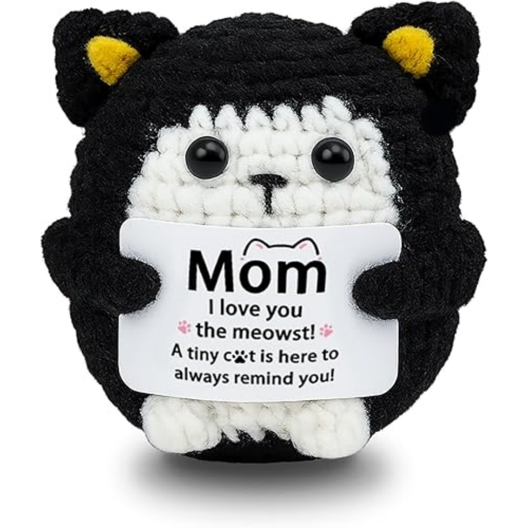 Maman a crocheté une poupée chaton noire