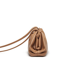 Sac plissé élégant pour femme, style nuage, à porter sous le bras, couleur unie, design texturé, fermeture magnétique - Product Image 3