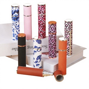 ขวดน้ำหอมพกพาขนาดเล็ก 10 มล. ลายพิมพ์ซิลค์สกรีนบนหนังและแก้ว ดีไซน์หรูหรา ของขวัญสุดพิเศษ พร้อมส่ง ขายดีข้ามประเทศ - Product Image 1