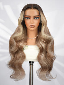 Layered <span class=keywords><strong>Caramel</strong></span> Highlights Perruques de cheveux bruns Loose Body Wave 13x6 Raw Indian Lace Frontal <span class=keywords><strong>Caramel</strong></span> Blonde Perruques de cheveux humains - Product Image 3
