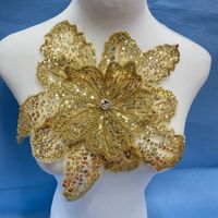 Patchs à coudre en résine métallique brodés avec un motif de fleurs 3D, pour sacs, chapeaux, vêtements et accessoires - Tissu en feutre, paillettes