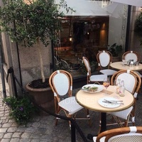 Chaise en rotin pour l'extérieur, résistante aux intempéries, de style moderne et vintage, pour jardin, bistrot français, hôtel, café, restaurant