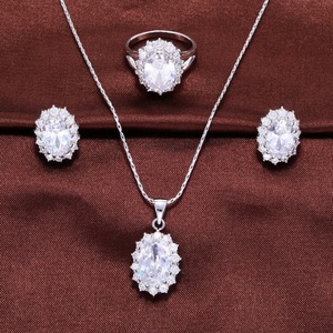 Lớn Đá Vòng Shiny Emerald Sapphire Aquamarine Garnet Trắng <span class=keywords><strong>Cubic</strong></span> <span class=keywords><strong>Zirconia</strong></span> Vòng Bông Tai Dây Chuyền Bộ Cho Phụ Nữ Cho Nam Giới - Product Image 5