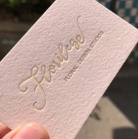 Cartes de visite de luxe en papier coton épais avec logo personnalisé, dorure à chaud et bords dorés, impression typographique