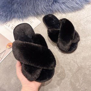 Chaussons d'intérieur pour femmes en fausse fourrure, design croisé, semelle EVA souple, antidérapants, chauds, pour l'hiver - Product Image 4