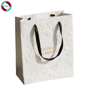 Borsa di Carta di Lusso Personalizzata con Fiori in Rilievo e Manico in Raso, Ecologica, per Boutique, Fioristi e Branding Retail - Product Image 1