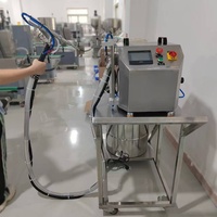 Machine de remplissage de bouteilles de liquide pneumatique pour presse-agrumes de boisson d'huile de babeurre Machine de remplissage de moules de savon liquide