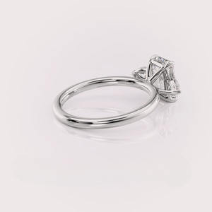 Anillo de Compromiso de Tres Piedras con Diamante Cultivado en Laboratorio, Corte Esmeralda, Oro Blanco de 18K, Fabricante - Product Image 5