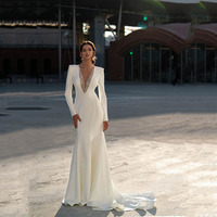 S0167G Nouvelle Robe de Soirée Élegante Longue à Manches Longues et Queue de Poisson, Parfaite pour un Banquet, Blanche et Adaptée pour une Mariée