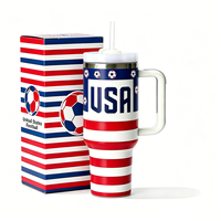Gobelet isotherme en acier inoxydable de 40 oz avec couvercle rotatif, cadeau de football 2026 pour les États-Unis, le Canada et le Mexique, couleurs et logo personnalisés