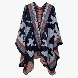 Poncho Suave y Acogedor para Mujer con Estampado Tie-Dye, Diseño Abierto, Dobladillo Asimétrico Drapeado, Tipo Capa, Chal o Bufanda, Ideal para Descansar y Uso Exterior - Product Image 5