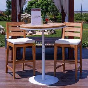 Table ronde Cattalina allie la chaleur naturelle du bois de teck à l'robuste fer forgé, idéale pour les espaces extérieurs des maisons et des villas. - Product Image 6