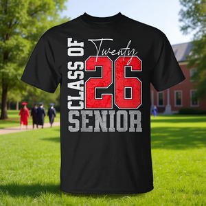 Maglietta per la laurea del 2026, design rosso e nero - Product Image 3