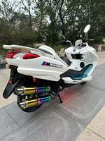 Cruiser à essence avec freins à disque avant et arrière, compteur de vitesse électronique LCD et haut-parleur MP3 intégré d'origine