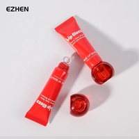 Tubes de brillant à lèvres au design vibrant et accrocheur, emballage personnalisé par lots, applicateur transparent comme du cristal, options de capuchons haut de gamme, tubes souples.