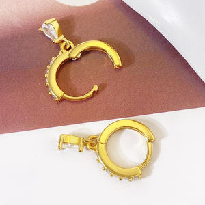 Pendientes colgantes personalizados Huggies diseño <span class=keywords><strong>de</strong></span> marca pendiente <span class=keywords><strong>de</strong></span> gota <span class=keywords><strong>de</strong></span> agua chapado en oro <span class=keywords><strong>de</strong></span> 18K para mujer - Product Image 5