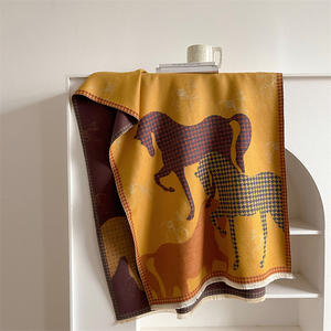 יוקרה עבה קשמיר חם כמו צעיף עם עיצוב מותאם אישית חורף נשים צעיף גלימה עם גלימה מסורתי צעיפים - Product Image 1