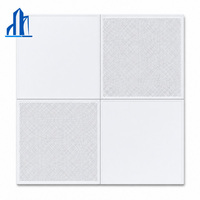 Plaque de plafond suspendu en aluminium ignifuge 600x600mm à clipser, fabriquée en Chine, pour systèmes de plafonds suspendus de bureaux, écoles et hôpitaux