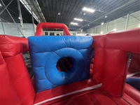 Défis extérieurs commerciaux parcours d'obstacles gonflables pour adultes jeux de fête de maison de rebond parcours d'obstacles à boule rouge gonflable
