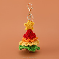 Porte-clés Arbre de Noël au Crochet Fait Main en Fil Chenille, Ornement de Fête, Breloque de Sac, Petit Cadeau pour Amis et Collègues