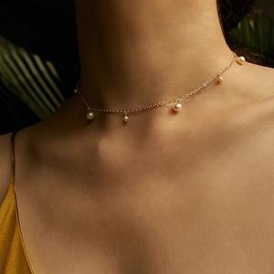 Collier en perles d'eau douce Small Satisfied Sky Star avec chaîne de clavicule en or 14 carats, personnalisé, tendance, esthétique classique - Product Image 1