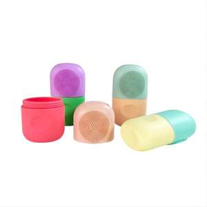 Masseur de visage anti-âge en silicone 60mm Outil de soin de la peau avec logo OEM - Product Image 1