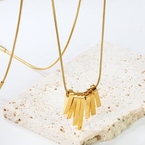 Collares Minimalistas de Acero Inoxidable con Baño de Oro de 18K, Diseño Geométrico de Barras Múltiples, Joyería Irregular con Pequeños Cuadrados para Mujer - Product Image 5