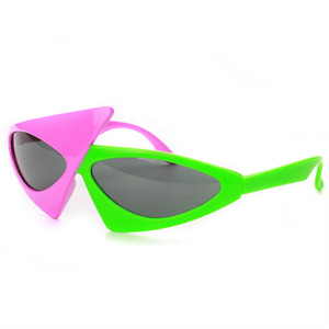 Nouveau Unisexe Nouveauté <span class=keywords><strong>Roy</strong></span> Purdy Lunettes De Soleil Vert Rose Contraste Asymétrique Triangulaire Lunettes Noir Rouge Cadres Hip-Hop Style Parties - Product Image 1