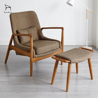Fauteuil en bois massif et cuir avec coussin moelleux et repose-pieds pour salon et hôtel, fabriqué par Manufacturer Leisure