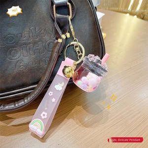 Porte-clés personnalisé en acrylique style dessin animé, tasse de thé au lait iceberg, breloque de sac pour couples, accessoire de porte-clés exquis avec sable mouvant <span class=keywords><strong>liquide</strong></span> - Product Image 4