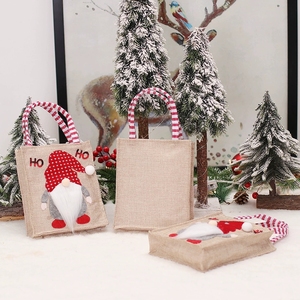 Juego de Bolsas de Regalo Navideñas de Estilo Escandinavo, Bolsas de Arpillera Reutilizables con Diseños de Muñecos sin Rostro y Gnomos para Regalos Navideños - Product Image 3